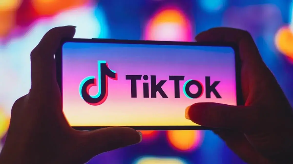 Imagen de teléfono con TikTok