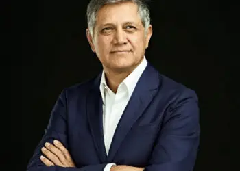 Quién Es El Multimillonario Iraní Que se Hizo Rico con el Covid-19 y Ahora Desafía a Apple