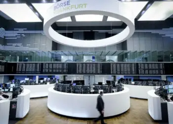 Las Bolsas Europeas Avanzan Impulsadas por Estímulos en China y Repunte de Empresas de Lujo