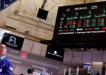 Wall Street se Tambalea: Nvidia Arrastra al Nasdaq y el S&P 500 en una Jornada Mixta