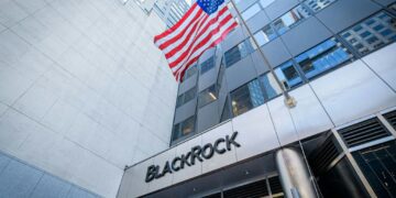 BlackRock Advierte Sobre Bonos del Tesoro a Corto Plazo y Cuestiona Expectativas de Recortes Agresivos de la Fed