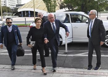 La batalla por el Control del Imperio Murdoch: Implicaciones para el Futuro de Fox News y Wall Street Journal