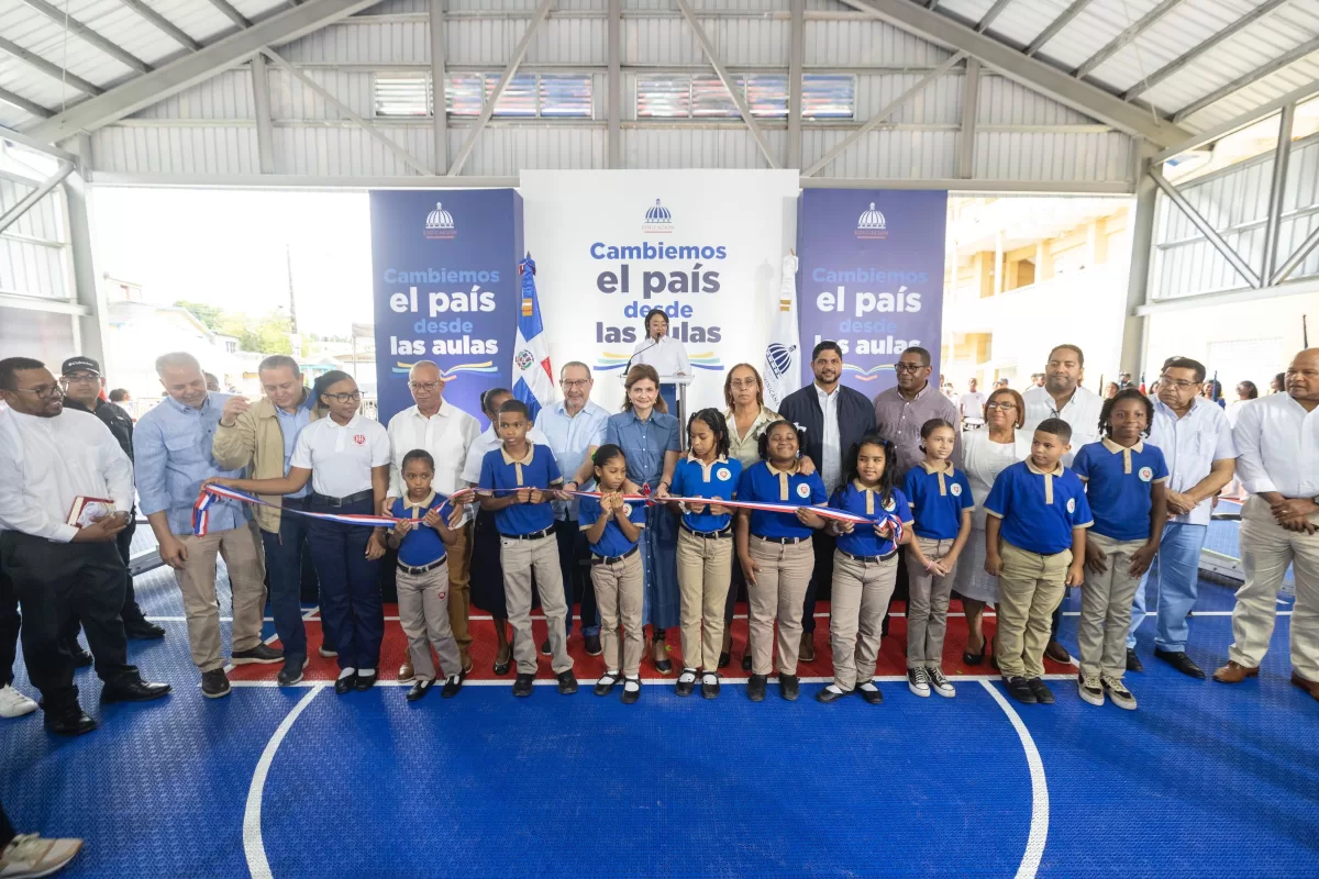 Vicepresidenta Raquel Peña Inaugurando obras en San Cristóbal