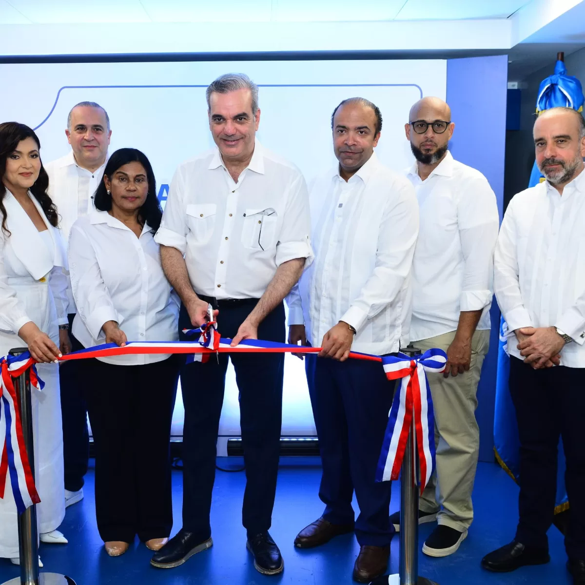 Foto del Presidente Abinader inaugurando la nueva oficina de Banreservas en Nagua (Fuente: Externa)