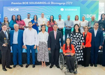 Ganadores y miembros del jurado