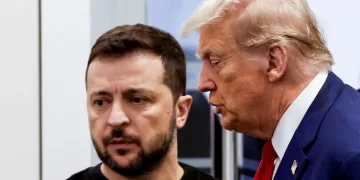 Candidato presidencial republicano y ex estadounidense El presidente Donald Trump y el presidente de Ucrania, Volodymyr Zelenskiy, se reúnen en la Torre Trump en la ciudad de Nueva York, EE. UU., el 27 de septiembre de 2024. REUTERS/Shannon Stapleton REFILE - QUALITY REPEAT/File Photo · REUTERS / Reuters