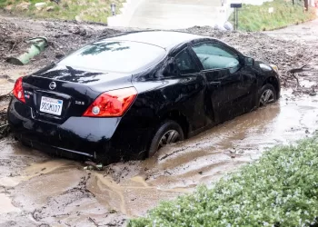 Las escuelas en Malibú permanecen cerradas por el peligro de inundaciones y bloqueos de carreteras principales. (Reuters)