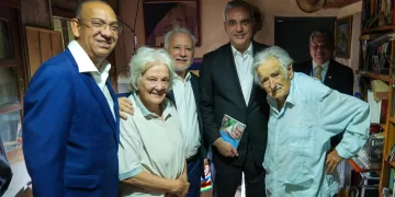 Abinader y Mujica se reúnen en Montevideo / Fuente: redes sociales, vía DIARIO FINANCIERO