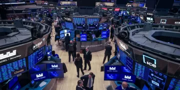 Wall Street Cae Mientras Mercados Esperan Decisión de la Fed