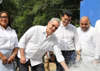 Abinader inauguró acueducto de Maimón