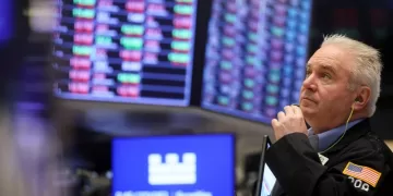 Wall Street Cae Por Aranceles y Temores Inflacionarios