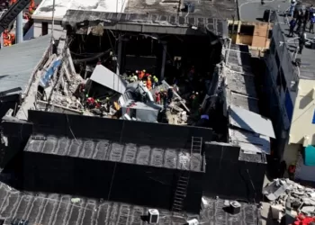 El techo derrumbado de la discoteca. - Reuters