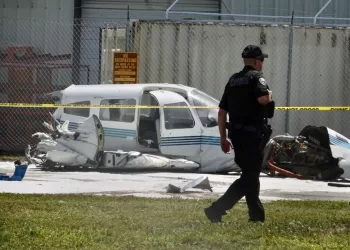 El Cessna 310R cayó cerca del aeropuerto de Boca Ratón