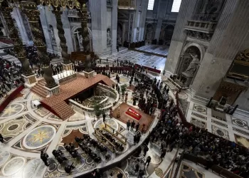 Funeral del Papa Francisco Reúne a 200,000 Asistentes en la Plaza de San Pedro