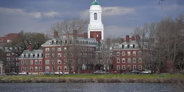 Harvard Demanda al Gobierno de EE.UU. por Congelamiento de Fondos