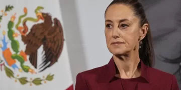 La presidenta mexicana, Claudia Sheinbaum, asiste a su conferencia de prensa matutina en el Palacio Nacional en la Ciudad de México, el 2 de abril de 2025. (AP Foto/Marco Ugarte, archivo)