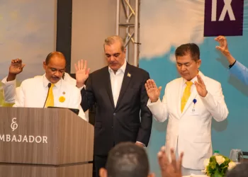 Luis Abinader en el desayuno del ejercito dominicano de oración