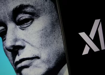 Musk Promete Trabajo 24/7 Tras Caída Global de X por Incendio