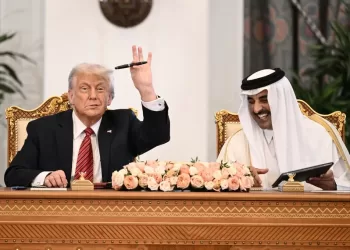 El presidente Donald J. Trump junto al Emir Sheikh Tamim bin Hamad al-Thani tras la rúbrica de un importante acuerdo de inversiones. BRENDAN SMIALOWSKI / AFP