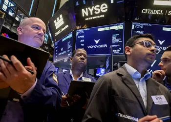 Traders work on the floor of the New York Stock Exchange (NYSE) during the Voyager Technologies Inc. initial public offering (IPO) in New York, US, on Wednesday, June 11, 2025. Voyager Technologies Inc. shares are indicated to open at $65 to $66 each on Wednesday, as much as 112% above the initial public offering price of $31 each. Photographer: Michael Nagle/Bloomberg via Getty Images