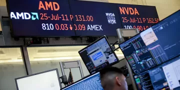 Wall Street Cae a la Espera de Resultados de Nvidia y Nuevos Datos Económicos