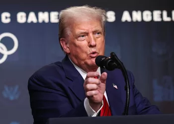 Trump Sube los Aranceles a Decenas de Países