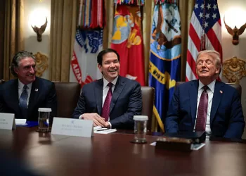 Marco Rubio junto a Donald Trump