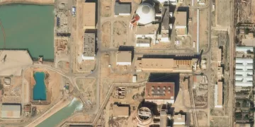 Irán Y Rusia Pactan Construcción De Cuatro Centrales Nucleares Por US$25,000 Millones