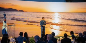 Collado Anuncia en Francia que Pool de Bancos Quieren Construir un Centro de Convenciones en RD