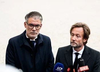 Macron Vuelve a Nombrar a Sébastien Lecornu Como Primer Ministro