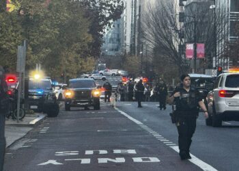 Dos Miembros de la Guardia Nacional  de EE.UU. Fueron Atacados a Tiros Cerca de la Casa Blanca