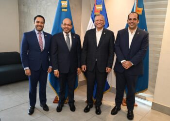 Aguilera Juramenta a Luis Valdez Como Nuevo Vicepresidente Ejecutivo de Seguros Reservas