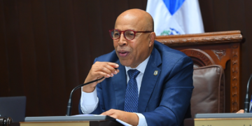 Llueven Críticas a Pacheco Por Cuestionar A Abinader Desde El Hemiciclo