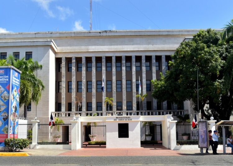 Más Maestros Podrán Evaluarse En 2025 Tras Acuerdo Entre MINERD Y ADP