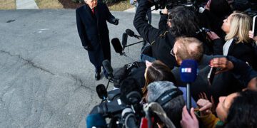 WASHINGTON, DC 16 de enero: EE. UU. El presidente Donald Trump habla a la prensa en el césped sur de la Casa Blanca el viernes 16 de enero de 2026. (Foto de Demetrius Freeman/The Washington Post a través de Getty Images)