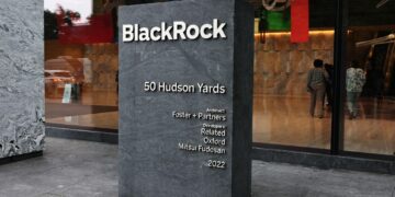 BlackRock Transfiere $257 Millones En Bitcoin Y Ethereum A Coinbase En Medio De Salidas De ETF