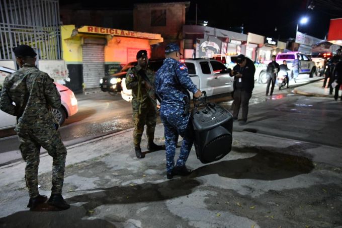 Interior y Policía Clausura 27 Negocios por Ruido y Horarios en RD