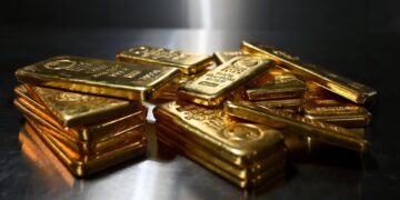 El Oro Oscila Cerca de $5,000