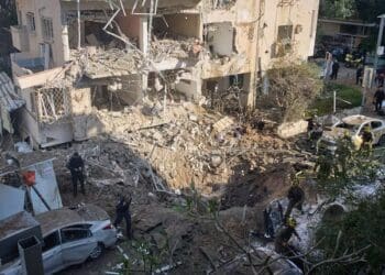 Irán Bombardea Tel Aviv Con Misiles de Racimo