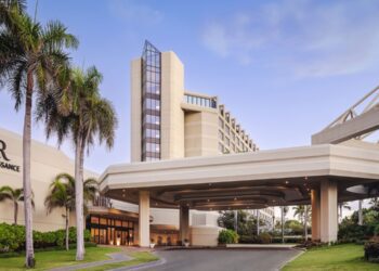 MIVHED Detecta Fallas y Acumulación de Agua en Techo del Salón La Fiesta del Hotel Jaragua