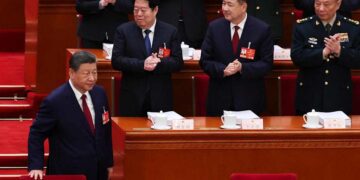 China Fijó Su Meta de Crecimiento de 4.5%–5%, la Más Baja Desde 1991.