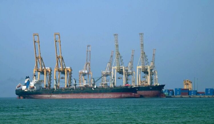 Bloqueo del Estrecho de Ormuz Deja 1,000 Barcos Varados