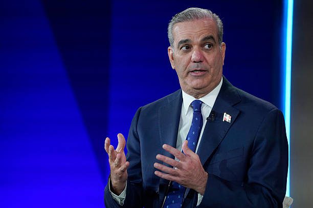 Abinader Viaja a Francia, Se Reunirá Con Macron