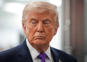 Trump Frena Ataques a Irán: Petróleo Se Desploma y Wall Street Rebota